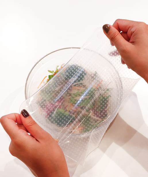 伸ばして吸着するシリコーンラップ